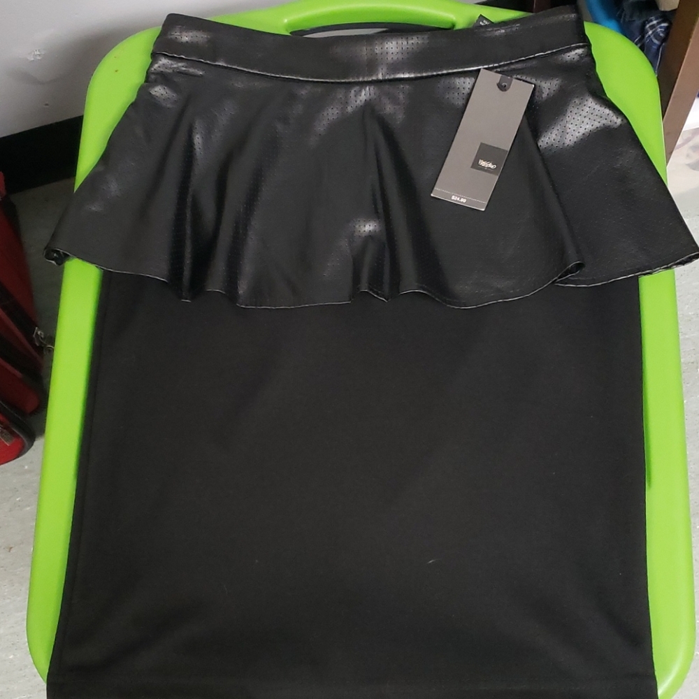 Gorgeous black two materials together